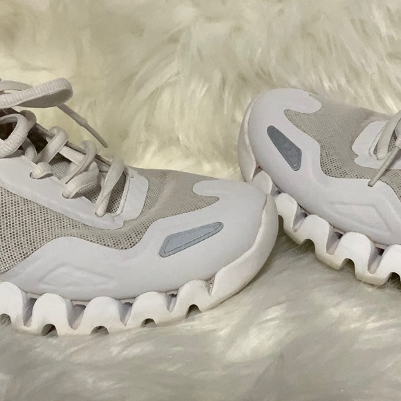 Vintage REEBOK 👟Womens Tennis shoes 👟 Size US 5- White - Picture 12 of 12